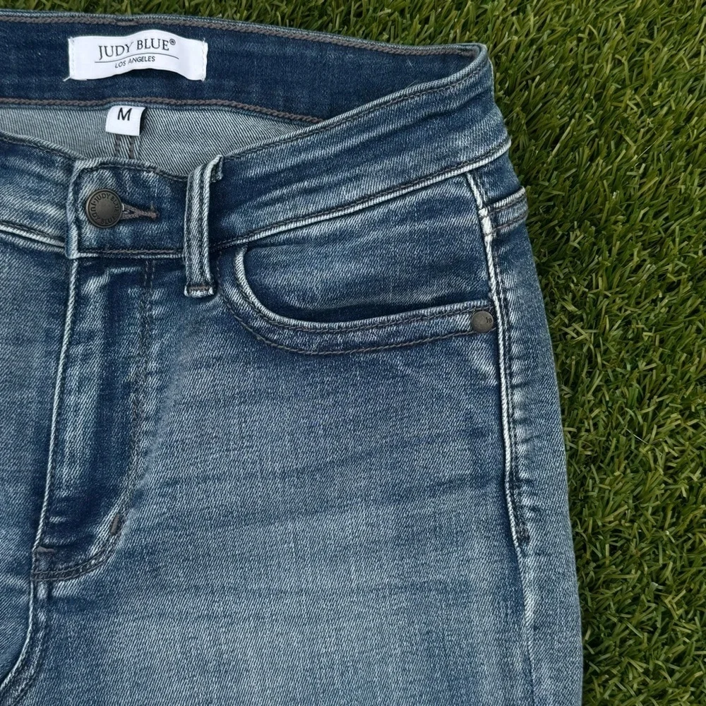 Judy Blue Mid-rise Heavy Contrast Flap Pockets Shorts - Picture 10 of 12